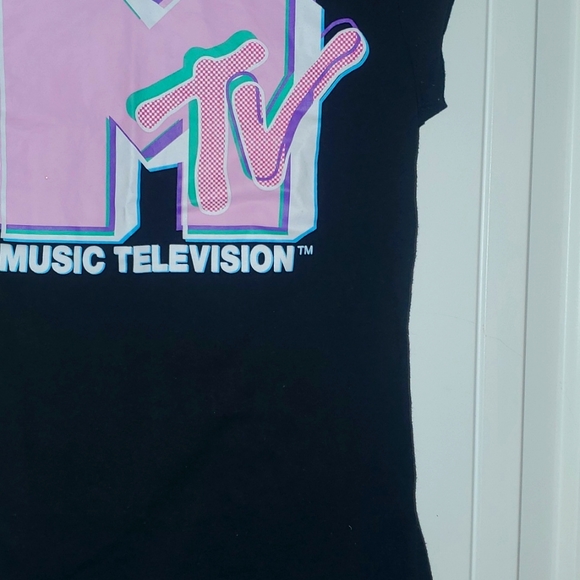 Short Sleeve - Picture 2 of 2